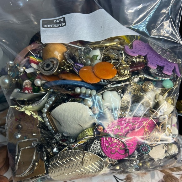 Single Earrings for Crafters & Repurposing 4.87 Pound Lot B1 - Picture 2 of 3